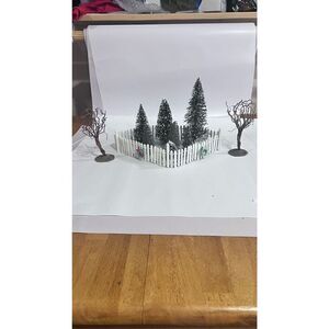 LEMAX CHRISTMAS VILLAGE CHRISTMAS TREES LOT OF 8 WITH FENCE HOLIDAY TIME